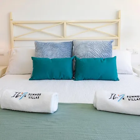 In Ibiza Town Sleeps 10 - Vue *